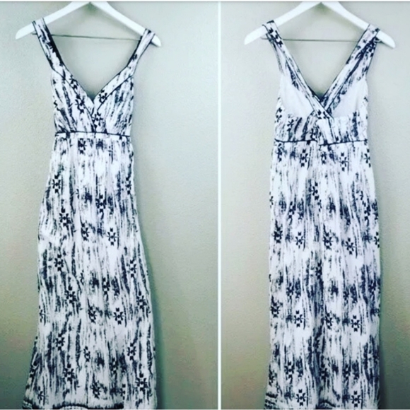 Ann Taylor Dresses & Skirts - Ann Taylor maxi lined cotton white-navy sz6